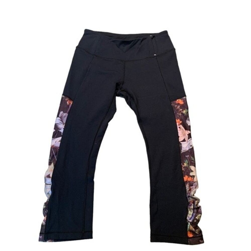 Calia by Carrie Underwood Tight Fit Capri Black Floral Size Small